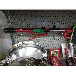 2 Steering wheel clubs with keys