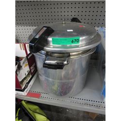 Large pressure cooker