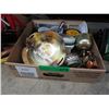 Image 1 : Collectible or decorative items