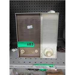 Vintage Westinghouse Space Maker electric radio