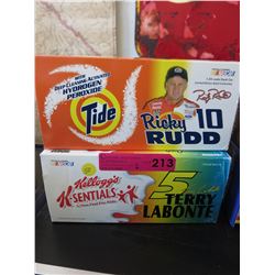 2 x 1:24 Scale model Nascar stock cars