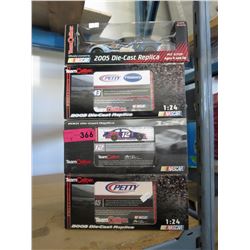 4 NASCAR 1: 24 scale die-cast stock cars