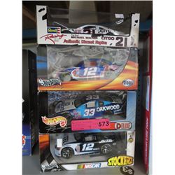 4 x 1:24 Scale model cars