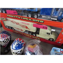 1:32 Scale model tractor trailer