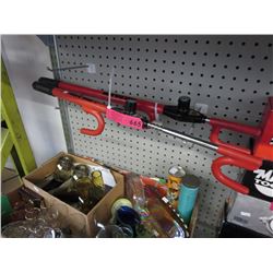 2 Steering wheel clubs