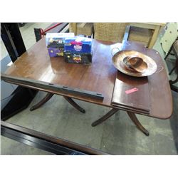 Vintage Duncan Phyfe table with 2 leafs