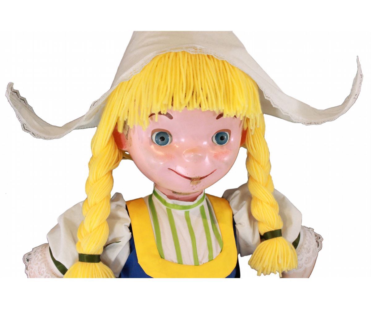 Its A Small World Worlds Fair Animatronic Doll Figure