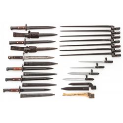Lot of 19 Bayonets