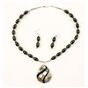 Image 2 : Onyx Beaded Necklace with Abalone Shell