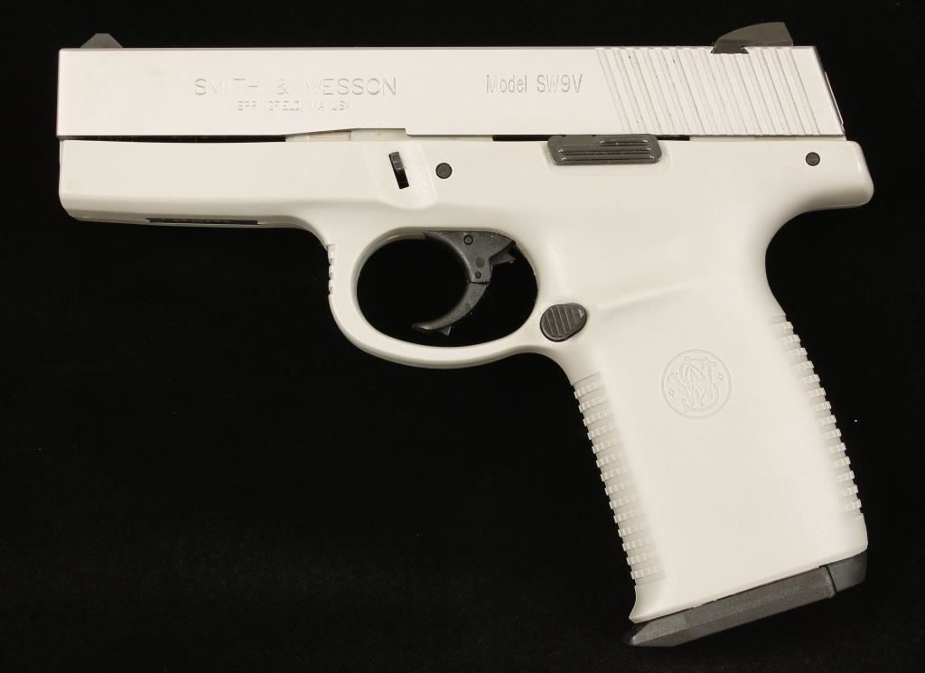 Smith & Wesson SW9V Cal; 9mm SN; PAV3727