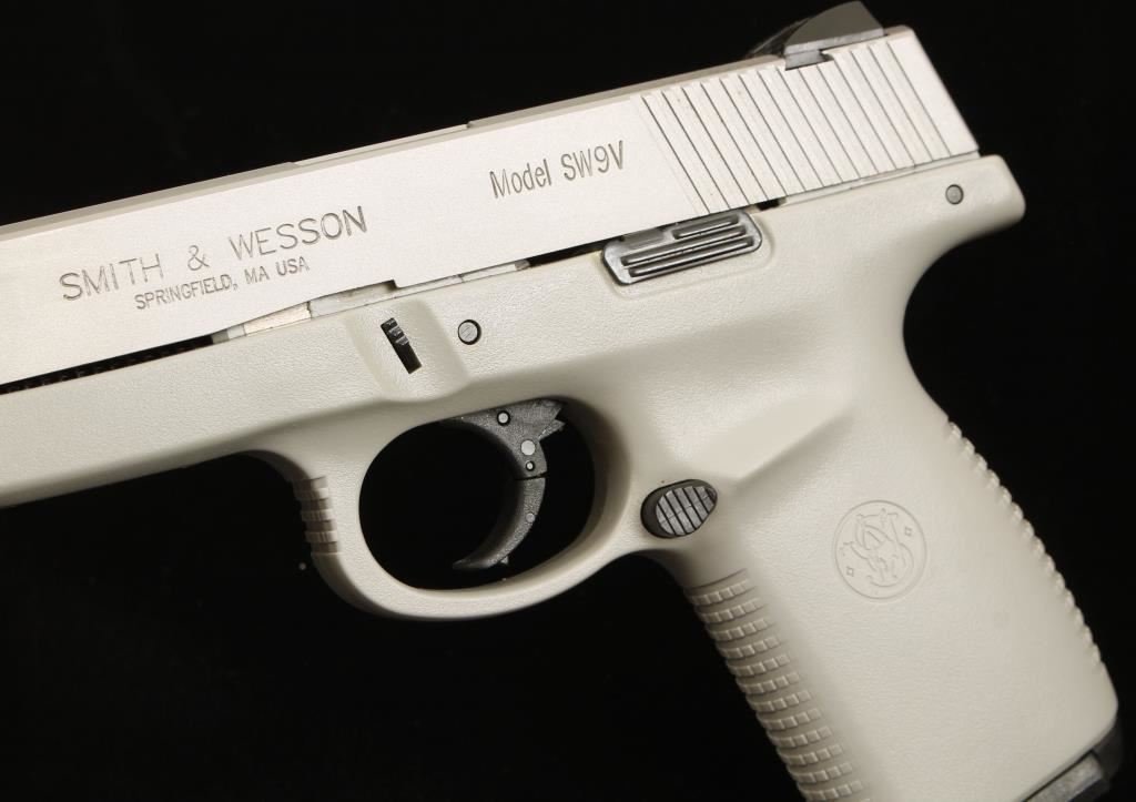 Smith & Wesson SW9V Cal; 9mm SN; PAV3727