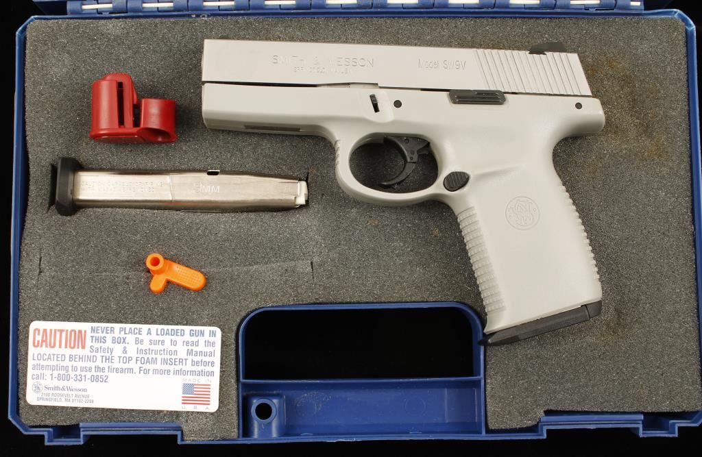 Smith & Wesson SW9V Cal; 9mm SN; PAV3727