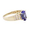 Image 2 : 14KT Yellow Gold 2.20ct Tanzanite and Diamond Ring