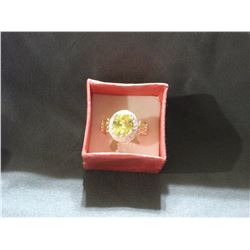 GREEN AMETHYST AND WHITE TOPAZ RING (L688-10)