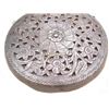 Image 2 : A CENTRAL ASIAN POWDER FLASK