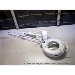 MAGNIFIYING LAMP