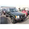 Image 2 : 1995 JEEP GRAND CHEROKEE ORVIS EDITION, 4DR SUV, GREEN, VIN # 1J4GZ78Y4SC775940