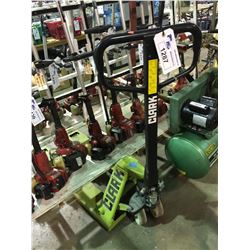 GREEN CLARK PALLET JACK