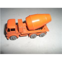 VINTAGE *VERY RARE* DIECAST TOY FODEN CEMENT MIXER STAMPED *LESNEY-ENGLAD* BOOK VALUE $35.00 IN GOOD