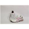 Image 1 : ASICS WOMENS SIZE 5.5 RUNNING SHOES
