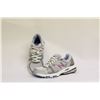 Image 1 : NEW BALANCE WOMENS SIZE 6.5 RUNNING SHOES