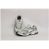 Image 1 : NEW BALANCE WOMENS SIZE 7 RUNNING SHOES