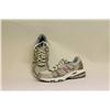 Image 1 : NEW BALANCE WOMENS SIZE 6 RUNNING SHOES