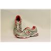 Image 1 : NEW BALANCE WOMENS SIZE 7 RUNNING SHOES