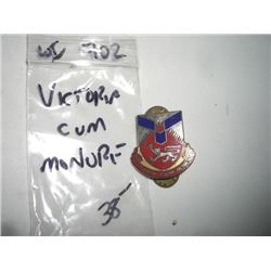 WORLD WAR 2 RARE US ARMY *VICTORIA CUM MONORE* MEDAL PIN VALUE $38.00+!! PIN CAME OUT OF SAFE BOX!!