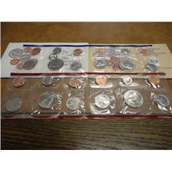 1990 & 1992 US MINT SETS P/D (WITH ENVELOPES)
