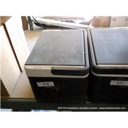 SMALL IGLOO 6-PACK ICE CHEST