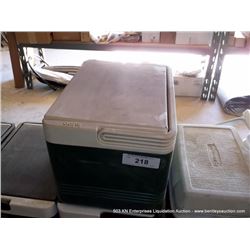 SMALL IGLOO 6-PACK ICE CHEST