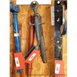 LOT: 3-POINT TURN BUCKLES