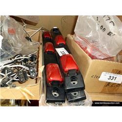 LOT: 3 BULB MARKER LIGHTS
