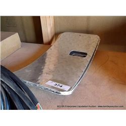 LOT: ALUMINUM FENDER TREAD PLATE