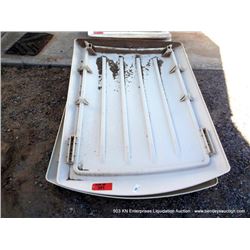 LOT: 3 POLY CART TOPS 3X MONEY
