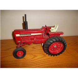 IHC Farmall 1026