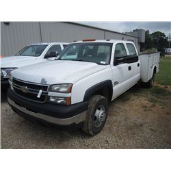 2006 CHEVROLET 3500 CREW CAB SERVICE TRUCK, S/N 1GBJC33296F193060, DURAMAX DIESEL ENG, 6 SPD TRANS, 