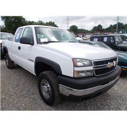 2007 CHEVROLET 2500HD PICKUP, S/N 1GCHC29U37E148135, GAS ENG, A/T, EXTENDED CAB, TOOL BOX, ODOMETER 