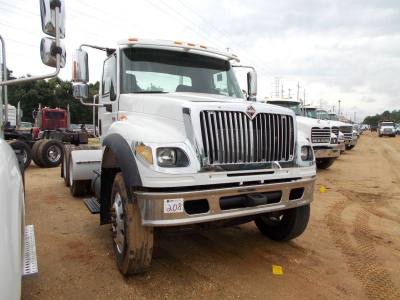 2006 INTERNATIONAL 7600 T/A TRUCK TRACTOR, S/N 1HSWXAHR46J263083, INTL