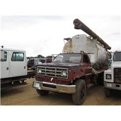 1981 GMC 7000 T/A GRAIN TRUCK, S/N 1GDK7D1E1BV564831, GAS ENG, 5-2 SPD TRANS, TANK TYPE GRAIN BODY, 