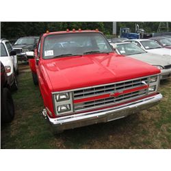 1986 CHEVROLET SILVERADO DUALLY, S/N 1GCHC34W6GS182425, V8 GAS, 4 SPD TRANS, ODOMETER READING 43,258