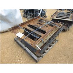 1 LOT (2) FIFTH WHEEL HITCHS