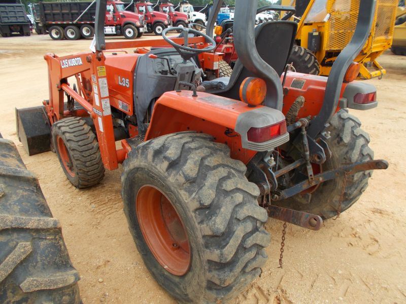 KUBOTA L35 MFWD FARM TRACTOR, S/N 60588, 3 PTH, PTO, KUBOTA TL 720 FRONT LOADER ATTACH W/BUCKET, CAN