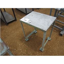 METAL ROLL AROUND STAND, 20'X24"