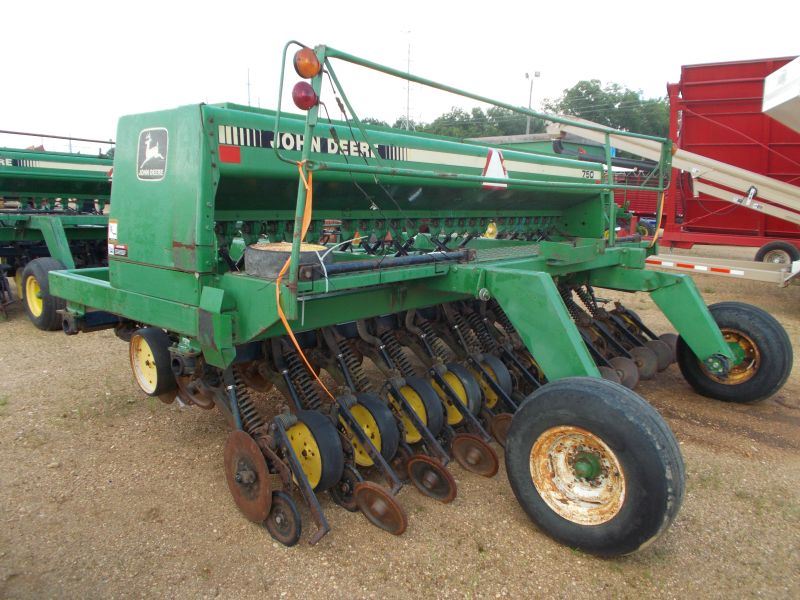 JOHN DEERE 750 15' GRAIN DRILL, S/N 18621 JOHN DEERE 750 15' GRAIN DRILL, S/N 18621