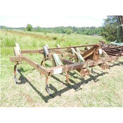 JOHN DEERE E1600 CHISEL PLOW, S/N 4056