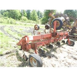 INTERNATIONAL FARMALL 183 LAY BY RIG, S/N JAG0033919, 183 CULTIVATOR