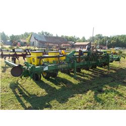JOHN DEERE MAX EMERGE PLANTER, VACU METER 8 ROW WIDE PLANTER, MTD ON A JOHN DEERE 1720 BAR, ACREAGE 