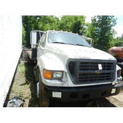 2000 FORD F650 S/A FLATBED, S/N 3FDWF65Y0YMA30842, FORD DIESEL ENGINE, 6 SPD TRANS, P/S, A/C, 21' FL